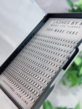 Load image into Gallery viewer, 14D Pro-Made Lash Fans (.05mm)
